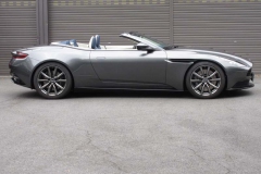 アストンマーティン  DB11／ DB11ヴォランテ用ロベルタ・リフターシステム 好評発売中。