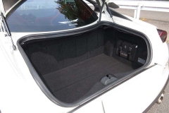 ロベルタ・リフターシステムは各モデル専用設計です。装着に際しラゲッジスペースなどのスペースを犠牲にしません。