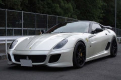 Ferrari599GTO用のロベルタ・リフターシステムも好評発売中です。詳細お気軽にお問い合わせください。