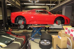 Ferrari430スパイダー 前後4輪ロベルタ・リフターシステムの装着作業