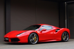 Ferrari 488 Spider with ROBERUTA lifter system.