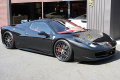 Ferrari458イタリアに、ロベルタ・リフターシステム（4輪）を装着いただきました。