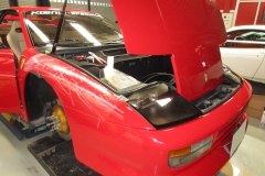 ケーニッヒ Ferrari テスタロッサ フロントリフターお取り付け作業中。