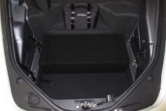 ロベルタ・リフターシステムは装着に際してもラゲッジスペースを犠牲にしません。また、ボディにビス穴ひとつ開けることなく取り付けできます。