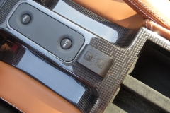ロベルタ・リフターシステム リモートスイッチ。どんな車内にもフィットする小型設計です。