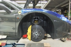 フェラーリ 458イタリア リフターシステム取り付け作業。