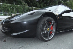 Ferrari 458イタリア用ロベルタ・リフター、フロント側リフトアップの模様です。