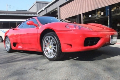 Ferrari360モデナ。フロントにロベルタ・リフターシステムをご装着いただきました。リフトアップの模様です。