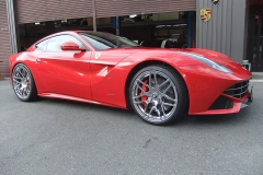 フェラーリ F12 ベルリネッタ　ロベルタ・リフターシステム装着