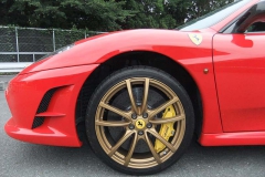 ROBERUTAならではの高精度・高剛性エアリフターにより、スクーデリアのシャシー性能をそのままにリフターの利便性を導入いただけます。