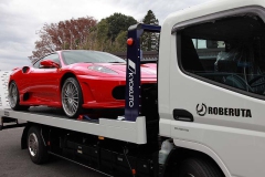 関東近郊にお住まいでロベルタ・リフターシステムをご入用のお客様に向け、専用ローダーによる車両の無料引き取りサービスも実施しております。弊社工場でリフター取り付けをお考えの方は、お気軽にご相談ください。