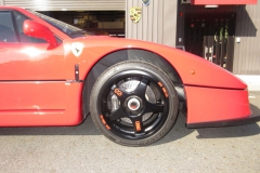 スーパースポーツの走行性能をそのままに、大切なエアロパーツを破損のリスクから守るパーツとして、ロベルタ・リフターシステムは長年に渡り多くのユーザー皆様から好評をいただいております。