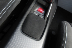 ロベルタ・リフターシステムの専用リモートスイッチ。25mm×40mmのコンパクトサイズ。わずかなスペースにも設置できます