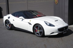 Ferrari・カリフォルニア ロベルタ・リフターシステム（フロント）お取り付け。