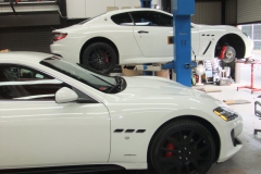 Maserati ・グラントゥーリズモ リフターお取り付け作業中です。