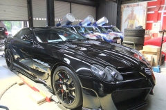 SLR McLaren リフターインストール中です