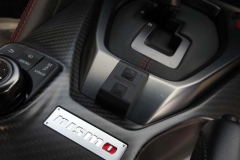 NISSAN GT-R NISMO用ロベルタ・リフターシステム（写真：コンソールにセットしたリモートスイッチ）