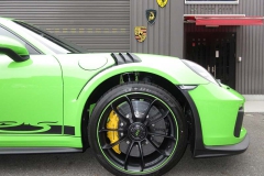 PORSCHE 911 GT3  RS with ROBERUTA Lifter System（front）.