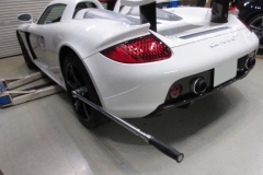 ロベルタファクトリーにてPorsche・カレラGT 作業中