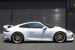 Porsche 991 カレラS。ロベルタのリフターは、ローダウンカスタムにも優れた日常性をご提供します。991シリーズ用ロベルタ・リフターシステム、好評発売中です。