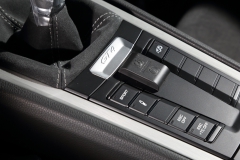 ポルシェ ケイマン GT4