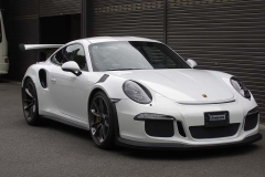 ロベルタのリフターシステムは装着後も本来の走行性能を一切スポイルすることなくリフトアップの利便性をお楽しみいただけます。911 GT3  RS（991）ロベルタ・リフターシステムももちろんPASM対応です。