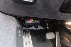 ロベルタ・リフターシステム メインコントロールモジュールはコンパクトな設計でわずかなスペースにもさりげなく装着できます。