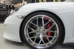 ローダウン・セッティングのPorsche911 カレラ4S（991型）。