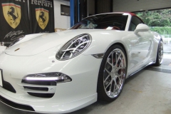 ROBERUTA Lifter System for PORSCHE CARRERA 4S（991）。こだわりのローフォルム・スタイルと優れた日常性との両立を実現いたします。991 カレラ4Sへのリフターお取付けの模様です。