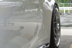 リア側もこだわりのローダウン・セッティングのカレラ4S。