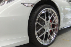 991 カレラ4S用ロベルタ・リフターシステムによるフロント・リフトアップの模様です。