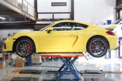 ポルシェ ケイマン GT4