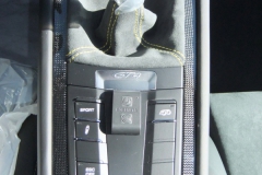 ポルシェ ケイマン GT4